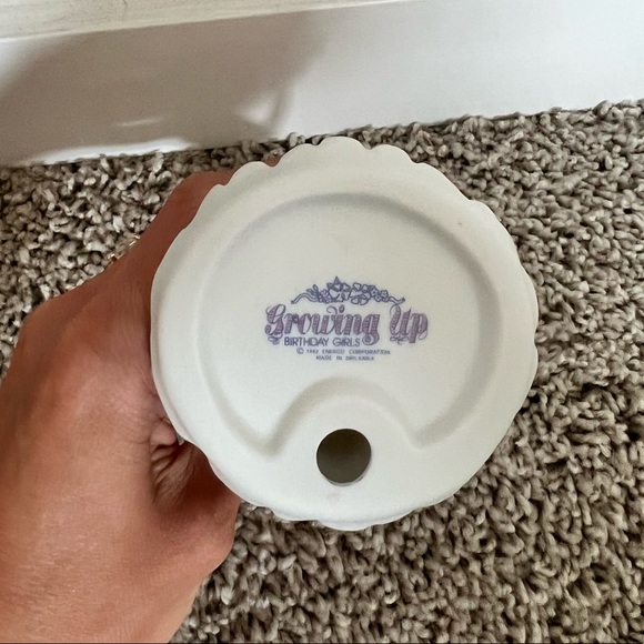 Enesco Vintage Growing Up Girls “Brunette Age 12” Porcelain Figurine, 5.75 - Picture 3 of 3